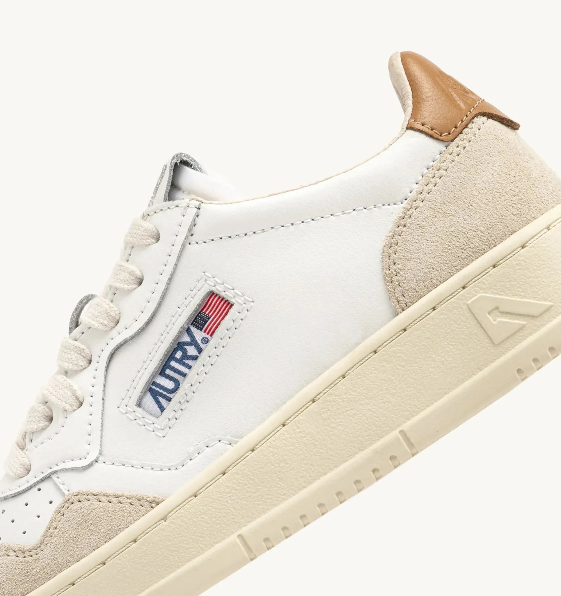 AUTRY - Baskets medalist low en daim et cuir blanc et brown sugar